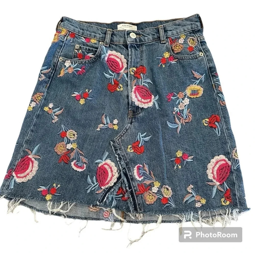 Zara Premium Denim Collection Floral Embroidered Frayed Edges Mini Skirt Size M